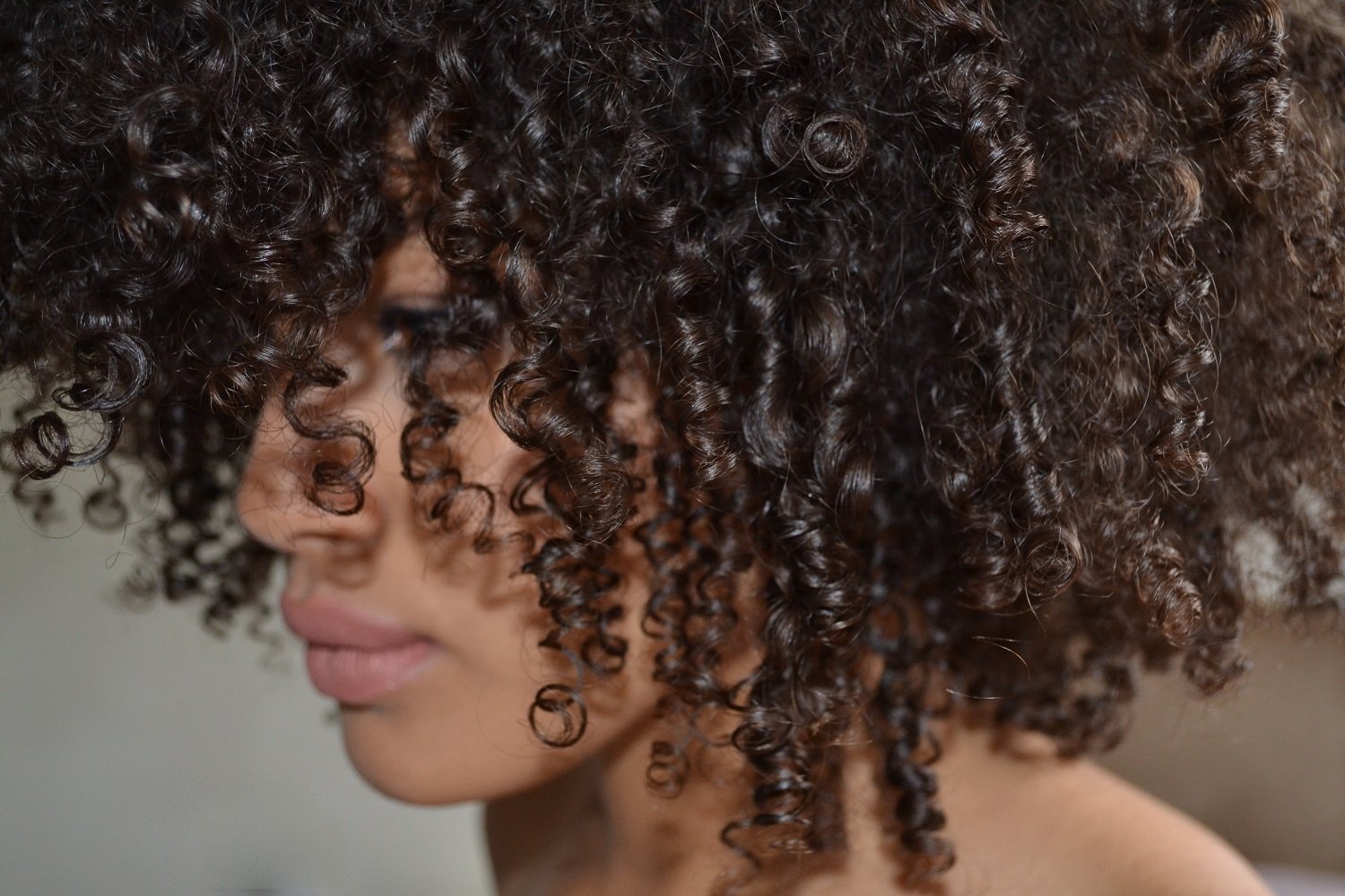 Samio - defined curls