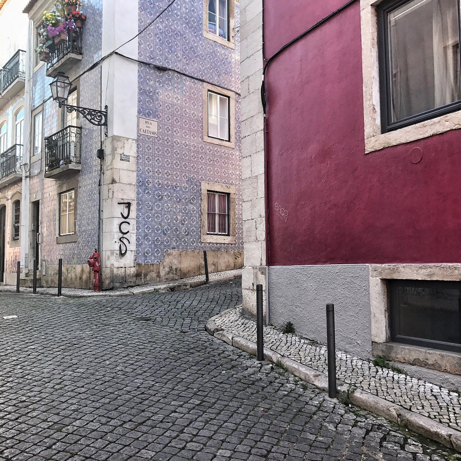 Pink and lilac buildings in Lisbon